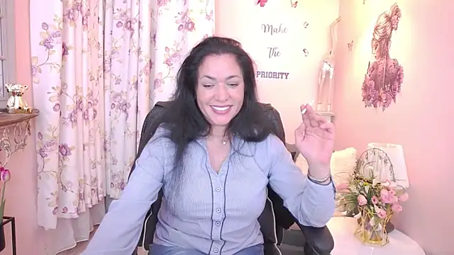 Snapshot of MyLovOne chatting on April 2026 05:30:01 PM MyLovOne online show from April 2026 05:30:01 PM