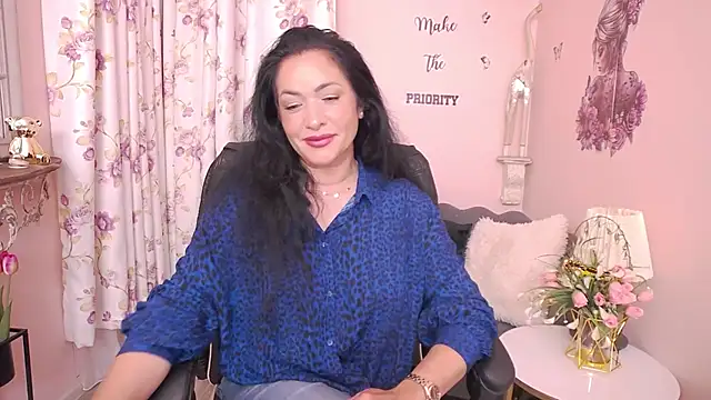 Snapshot of MyLovOne chatting on April 2026 09:37:02 AM MyLovOne online show from April 2026 09:37:02 AM
