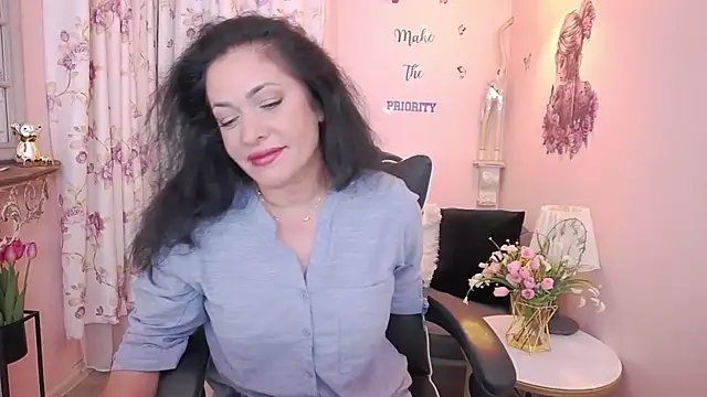Snapshot of MyLovOne chatting on June 2026 09:24:01 AM MyLovOne online show from June 2026 09:24:01 AM