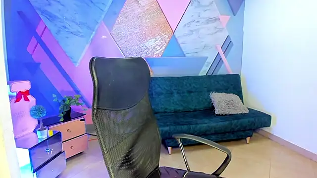 keytinthomson  online show from September 2025 07:17:01 PM