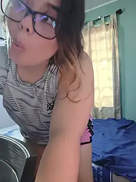 Snapshot of saenz_eymi chatting on July 2026 04:00:01 PM saenz eymi online show from July 2026 04:00:01 PM