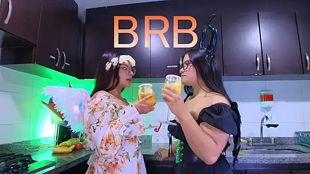 Lilith and Khloe online show from November 2025 11:21:02 AM