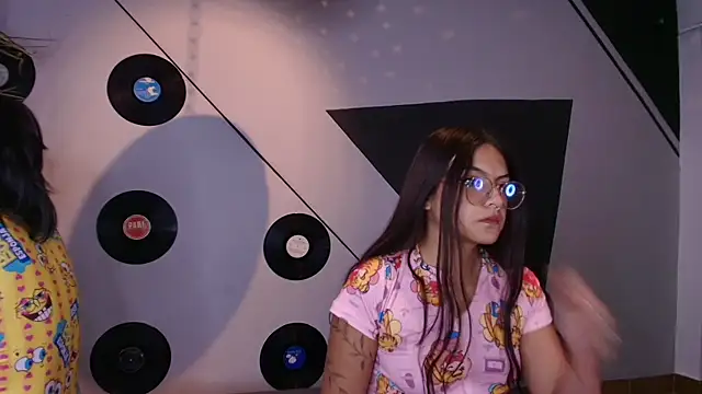 Lilith and Khloe online show from November 2025 11:21:02 AM