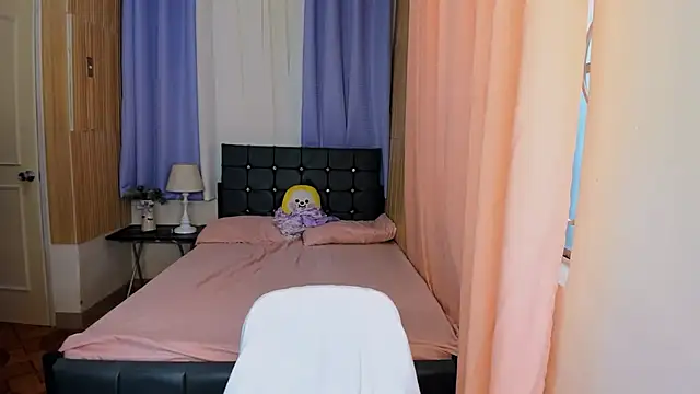 Snapshot of ameliamaureen chatting on April 2026 02:31:01 AM ameliamaureen online show from April 2026 02:31:01 AM