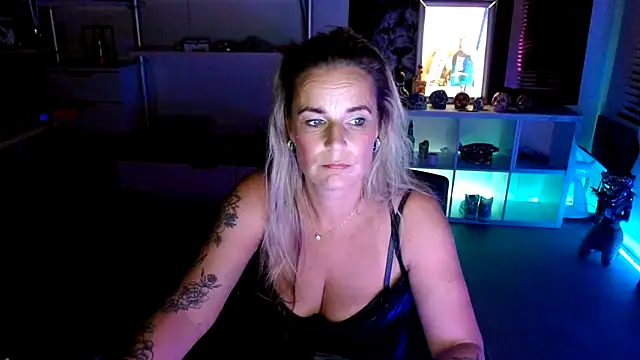 Mrs-Aurora online show from October 2025 06:29:01 PM