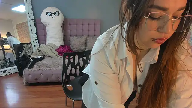 Tammy parker  online show from November 2025 04:29:02 PM