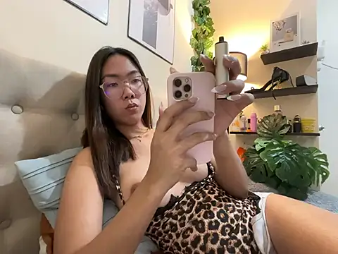 Snapshot of Sluttgwen69 chatting on March 2026 05:51:01 PM Sluttgwen69 online show from March 2026 05:51:01 PM