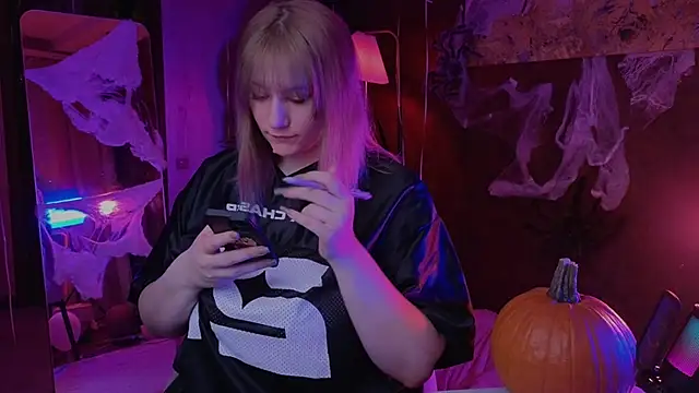 Snapshot of Morvelyn chatting on October 2025 05:30:02 PM Morvelyn online show from October 2025 05:30:02 PM