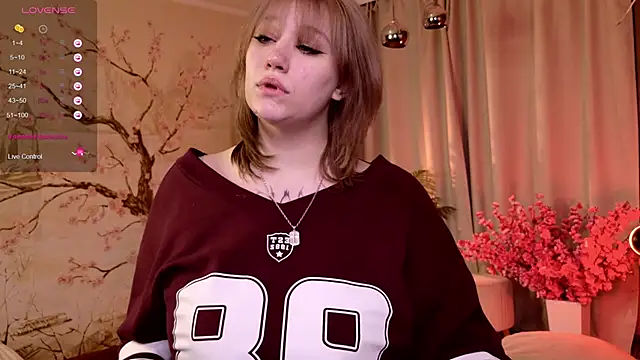 Snapshot of Morvelyn chatting on November 2025 02:39:01 PM Morvelyn online show from November 2025 02:39:01 PM