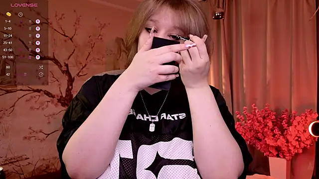 Snapshot of Morvelyn chatting on November 2025 02:51:01 PM Morvelyn online show from November 2025 02:51:01 PM