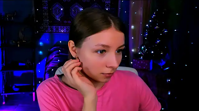 Snapshot of JulieDaniel chatting on December 2025 08:23:01 AM JulieDaniel online show from December 2025 08:23:01 AM