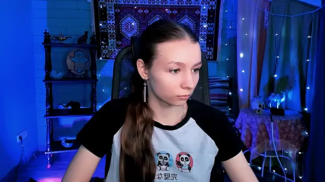 Snapshot of JulieDaniel chatting on February 2026 04:19:01 AM JulieDaniel online show from February 2026 04:19:01 AM