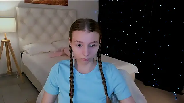 Snapshot of JulieDaniel chatting on February 2026 08:13:01 AM JulieDaniel online show from February 2026 08:13:01 AM