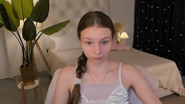 Snapshot of JulieDaniel chatting on March 2026 05:02:02 AM JulieDaniel online show from March 2026 05:02:02 AM