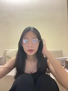 Snapshot of Lil-Gi chatting on November 2025 03:55:01 PM Lil-Gi online show from November 2025 03:55:01 PM