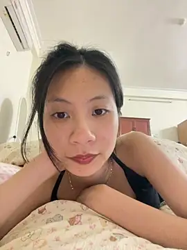 Snapshot of Lil-Gi chatting on November 2025 03:02:01 PM Lil-Gi online show from November 2025 03:02:01 PM