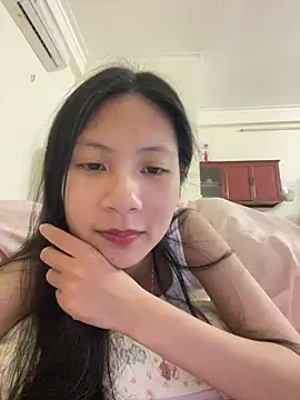 Snapshot of Lil-Gi chatting on November 2025 04:09:01 PM Lil-Gi online show from November 2025 04:09:01 PM