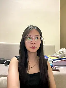 Snapshot of Lil-Gi chatting on December 2025 03:30:01 PM Lil-Gi online show from December 2025 03:30:01 PM