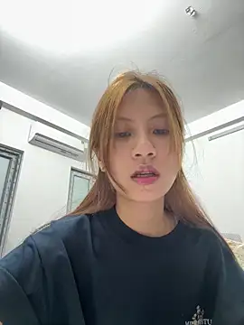 Snapshot of Lil-Gi chatting on May 2026 05:51:01 PM Lil-Gi online show from May 2026 05:51:01 PM