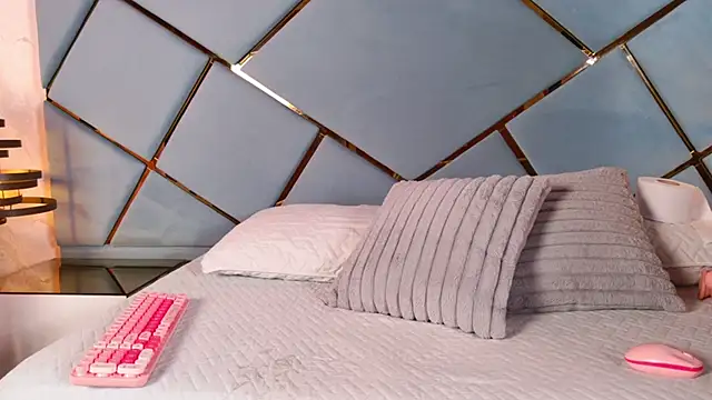 marcela rojas online show from October 2025 11:33:02 AM