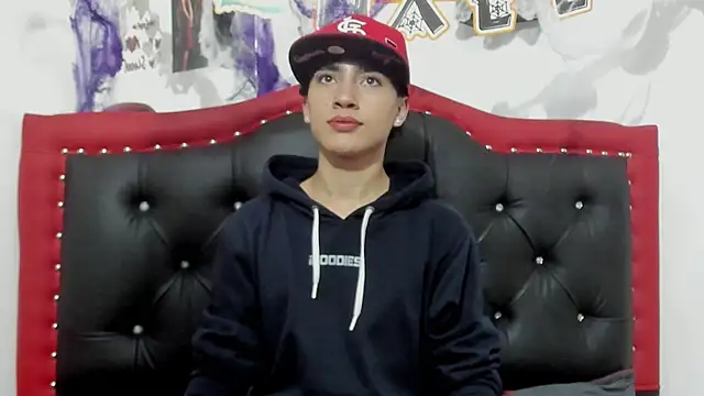 Snapshot of Thiago_Divine_ chatting on October 2025 10:56:02 PM Thiago Divine  online show from October 2025 10:56:02 PM