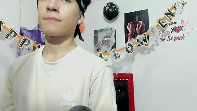 Snapshot of Thiago_Divine_ chatting on October 2025 09:04:01 PM Thiago Divine  online show from October 2025 09:04:01 PM