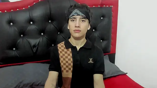 Snapshot of Thiago_Divine_ chatting on October 2025 08:53:02 PM Thiago Divine  online show from October 2025 08:53:02 PM