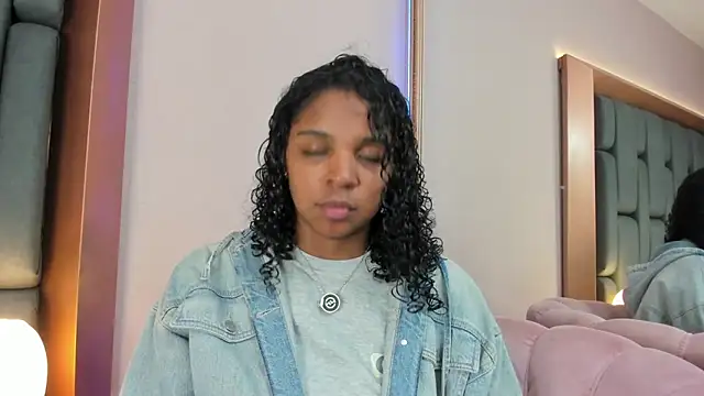 LisaMendez online show from April 2026 03:59:01 AM