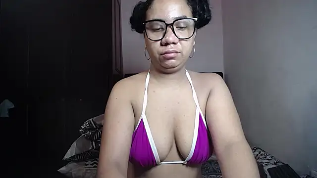 Snapshot of Kristynsmith chatting on September 2025 10:11:02 PM Kristynsmith online show from September 2025 10:11:02 PM