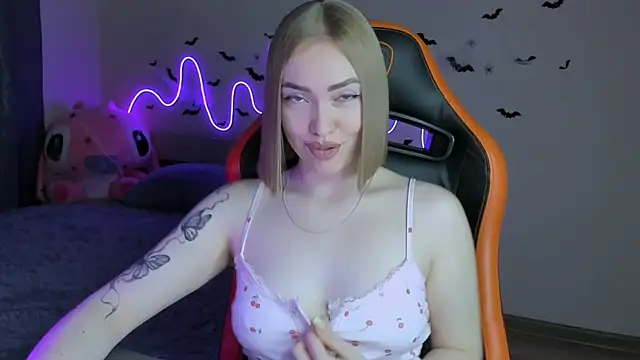 Snapshot of LaraKrein_lk chatting on October 2025 01:06:02 PM LaraKrein lk online show from October 2025 01:06:02 PM