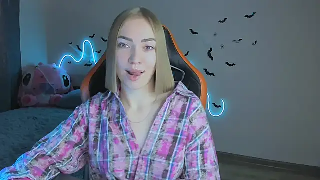 Snapshot of LaraKrein_lk chatting on November 2025 11:56:01 AM LaraKrein lk online show from November 2025 11:56:01 AM