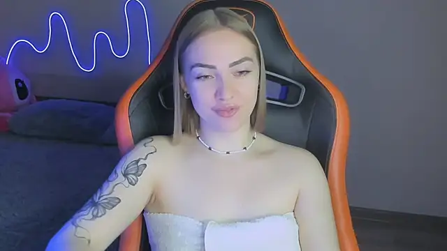 Snapshot of LaraKrein_lk chatting on November 2025 01:49:02 PM LaraKrein lk online show from November 2025 01:49:02 PM