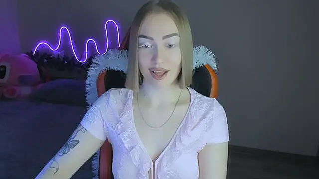 Snapshot of LaraKrein_lk chatting on December 2025 03:49:02 PM LaraKrein lk online show from December 2025 03:49:02 PM