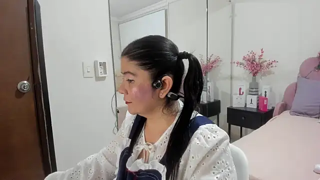 kiraGeiner online show from January 2026 08:01:02 PM