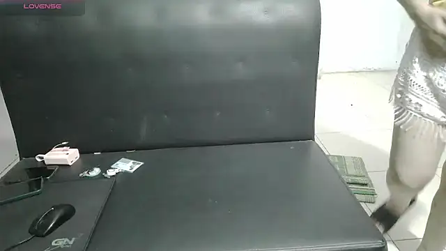 Snapshot of Owe_chan chatting on December 2025 12:14:02 PM Owe chan online show from December 2025 12:14:02 PM