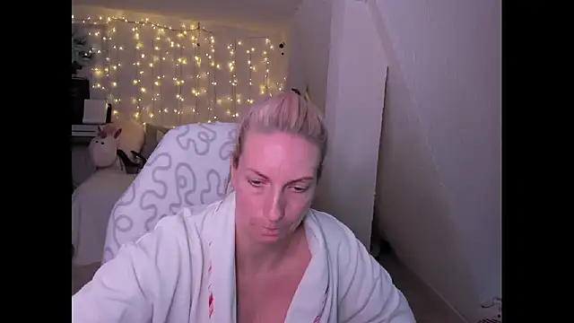 SexyJulia21 online show from December 2024 05:47:02 PM