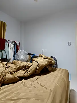 Mama Eva 1 online show from March 2026 04:20:01 PM