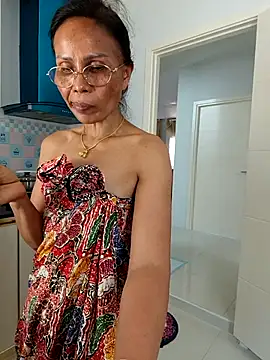 Snapshot of Mama_Eva_1 chatting on April 2026 04:46:01 AM Mama Eva 1 online show from April 2026 04:46:01 AM