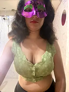 Snapshot of MONA_0213 chatting on October 2025 06:43:01 PM MONA 0213 online show from October 2025 06:43:01 PM