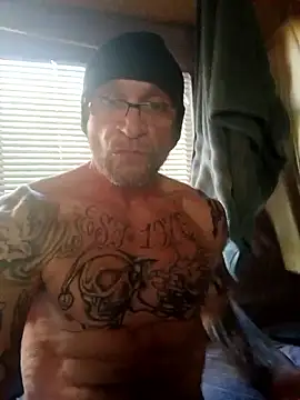 Snapshot of ShawnandDani7074 chatting on December 2025 05:51:02 PM ShawnandDani7074 online show from December 2025 05:51:02 PM