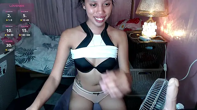 Snapshot of kourtneyluv_ chatting on June 2026 04:15:02 AM kourtneyluv online show from June 2026 04:15:02 AM