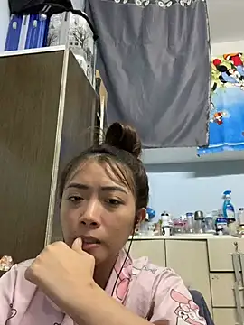 Snapshot of Minee1202 chatting on March 2026 01:21:01 AM Minee1202 online show from March 2026 01:21:01 AM