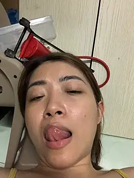 Snapshot of Minee1202 chatting on April 2026 12:44:01 AM Minee1202 online show from April 2026 12:44:01 AM