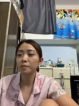 Snapshot of Minee1202 chatting on May 2026 01:13:02 AM Minee1202 online show from May 2026 01:13:02 AM