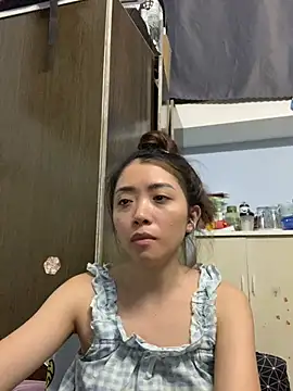 Snapshot of Minee1202 chatting on May 2026 02:18:01 AM Minee1202 online show from May 2026 02:18:01 AM