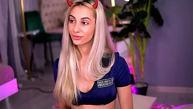 AwaLynch online show from February 2026 03:38:02 AM