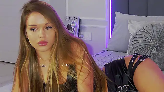 Snapshot of MarilynNova chatting on September 2025 04:24:01 AM MarilynNova online show from September 2025 04:24:01 AM