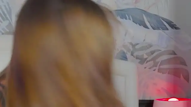 Snapshot of MarilynNova chatting on November 2025 04:33:02 AM MarilynNova online show from November 2025 04:33:02 AM