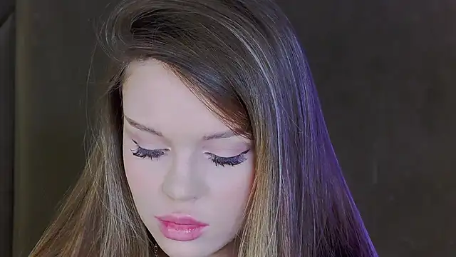 Snapshot of MarilynNova chatting on November 2025 04:38:01 AM MarilynNova online show from November 2025 04:38:01 AM