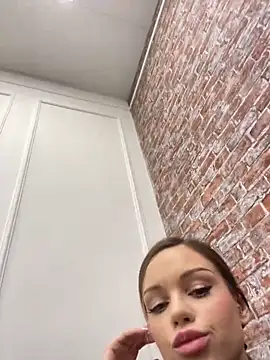 Snapshot of MarilynNova chatting on December 2025 04:08:02 AM MarilynNova online show from December 2025 04:08:02 AM